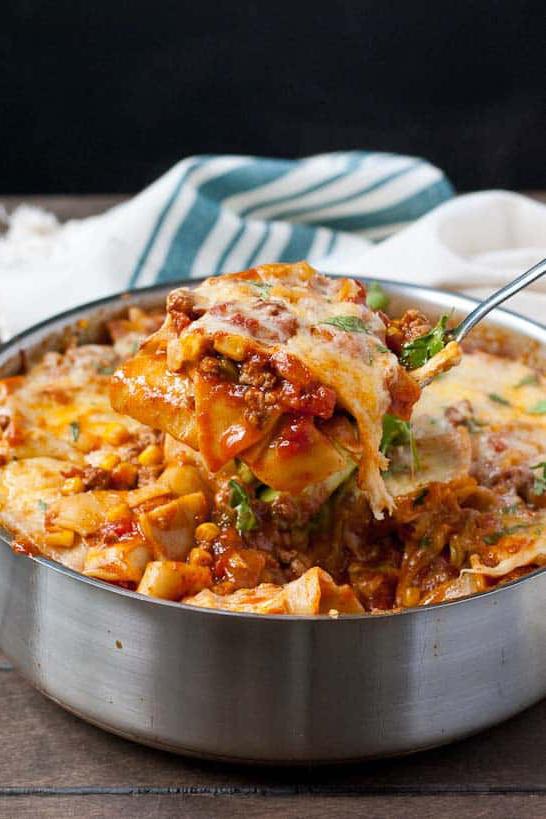 De Texas y Mexico Enchilada Skillet Lasagna
