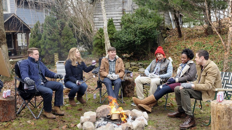 لنا Favorite Fall Party Theme Ideas - Backyard Campfire Party 