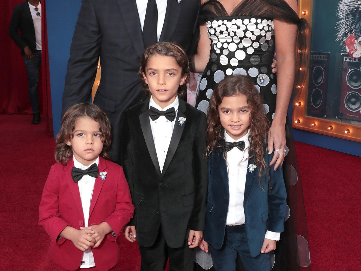 Матей McConaughey, Camila Alves and family attend the premiere Of Universal Pictures' 'Sing' on December 3, 2016 in Los Angeles, California. 