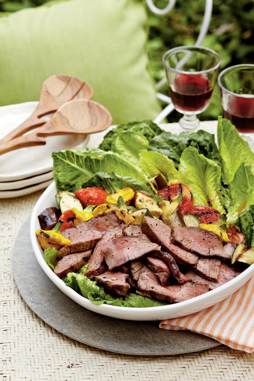 مشوي Steak-and-Ratatouille Salad with Basil-Garlic Vinaigrette