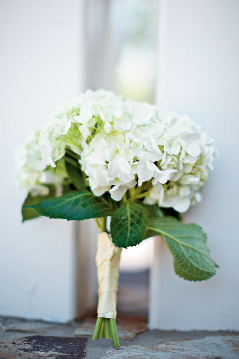 бял Hydrangea Bouquet