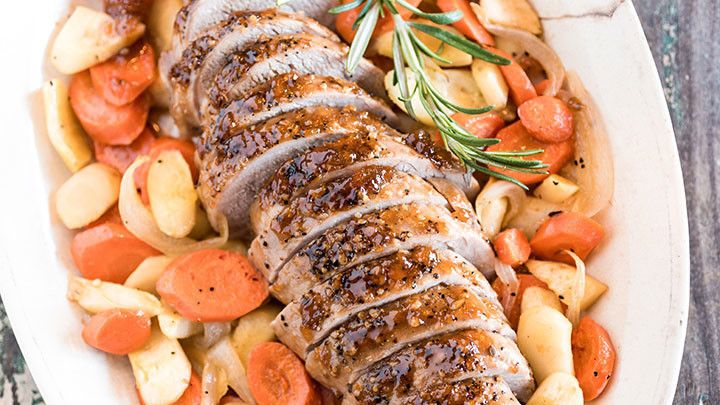 Abrikos-balsamico-Glaseret Pork Tenderloin with Carrots