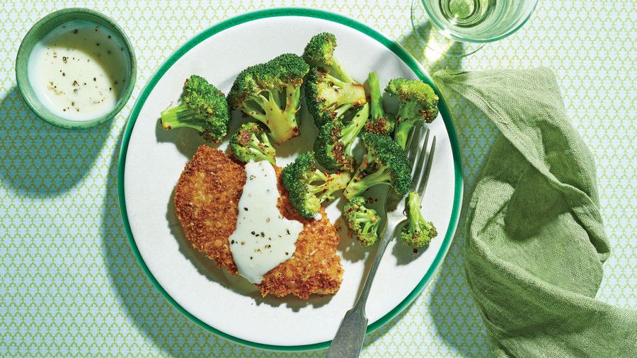 مقرمش Oven-Fried Chicken Cutlets with Roasted Broccoli
