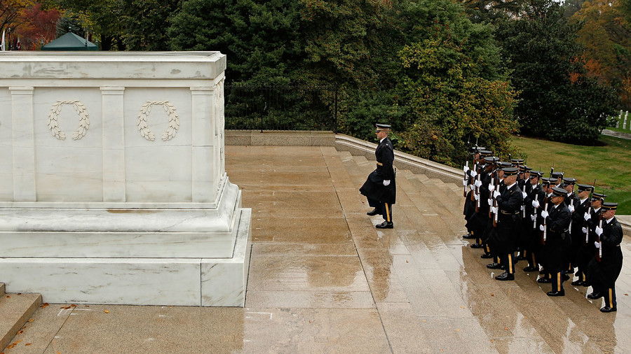 أرلينغتون National Cemetery Veterans Day Ceremony