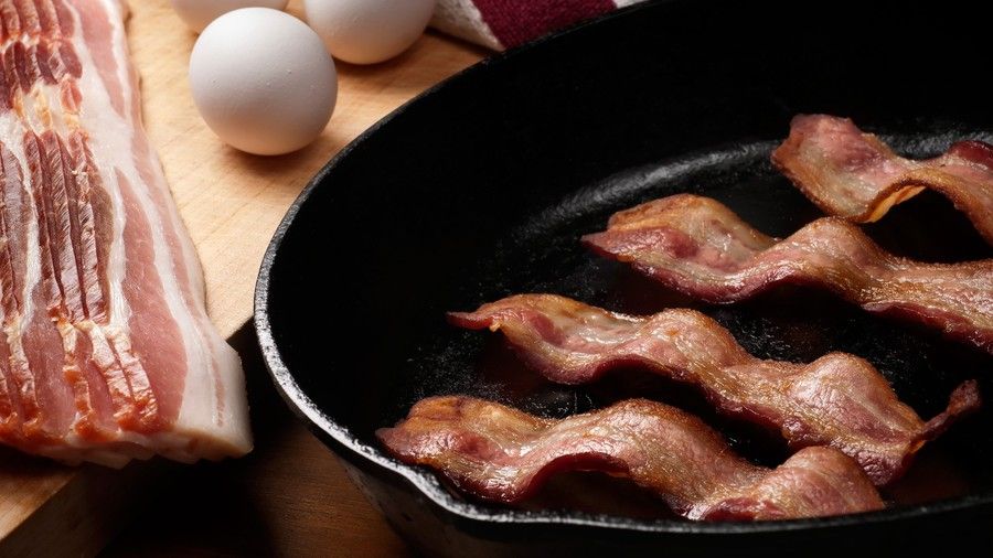 Házení out your bacon fat. 