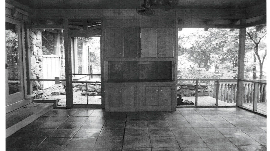 Svěží Porch with Large Cabinet Before