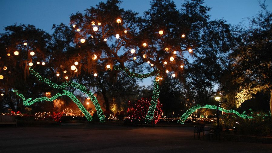سحر Christmas in Lights at Bellingrath Gardens and Home. Theodore, Alabama