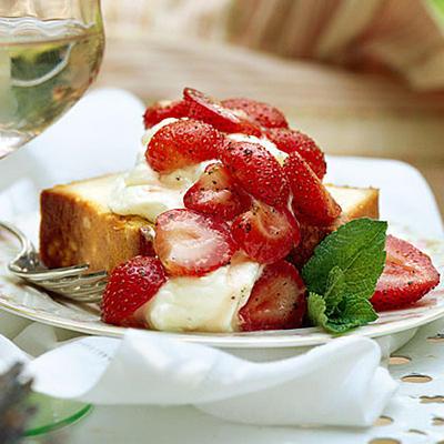Limón Pound Cake with Mint Berries and Cream Recipes