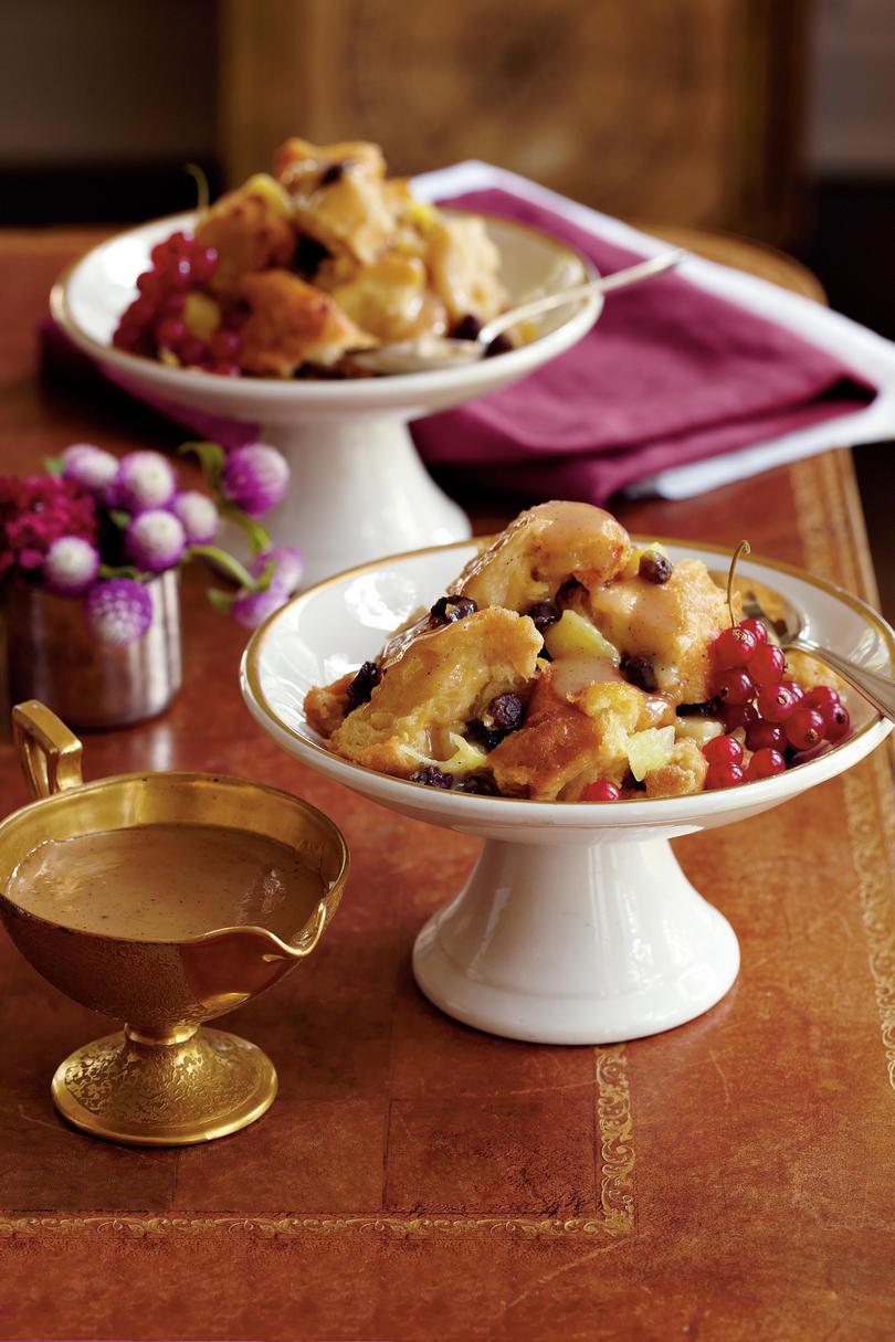 мулатка Bread Pudding with Bourbon Sauce