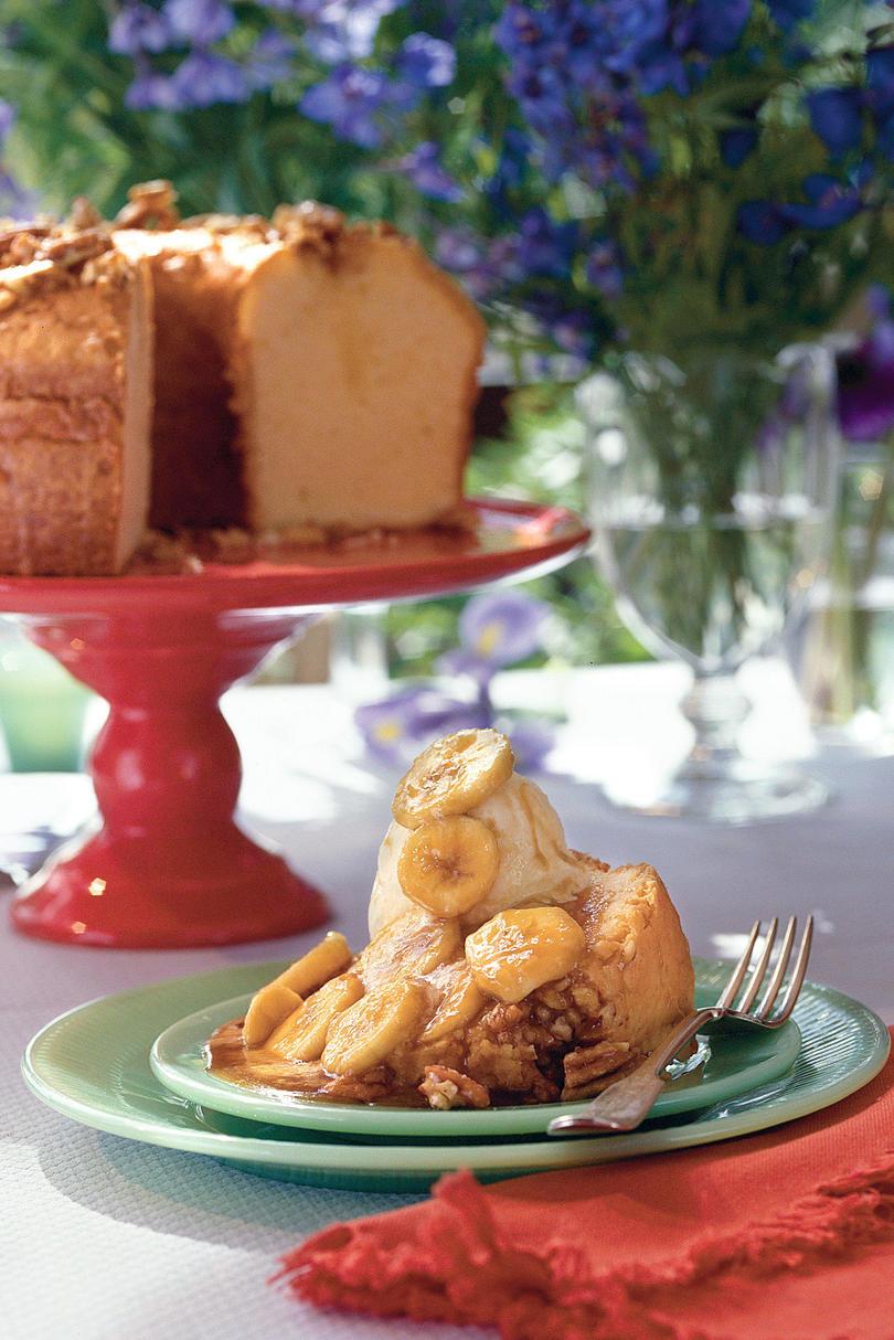 Máslo Rum Pound Cake with Bananas Foster Sauce