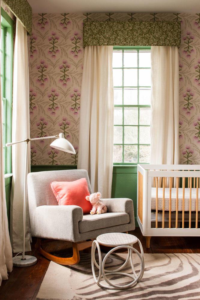 бебе Nursery with Floral Wallpaper