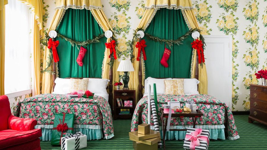 хотел Room with Christmas Decorations