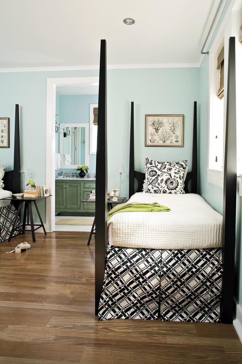 Modrý and Black Twin Bedroom