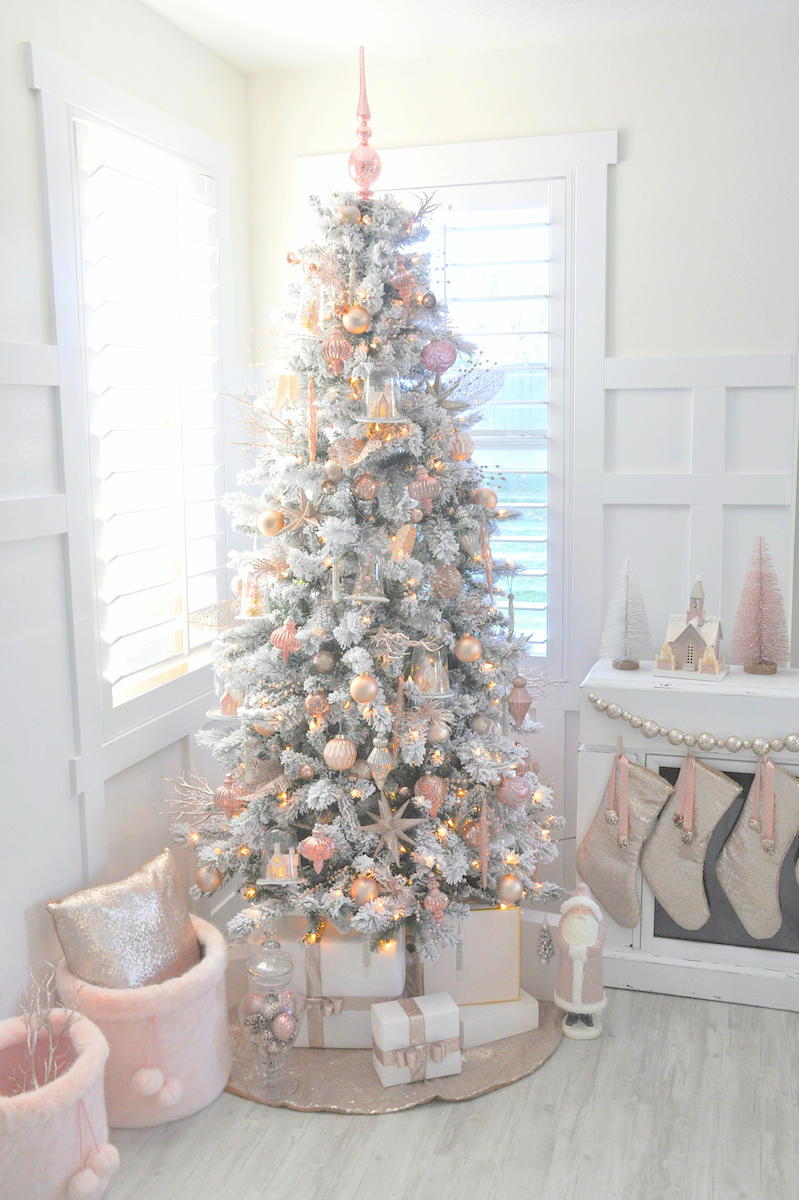 احمر خدود Pink and White Christmas Tree
