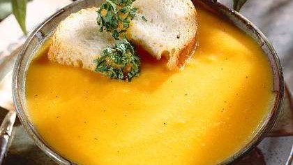 Gulerod-og-Butternut Squash Soup with Parsleyed Croutons