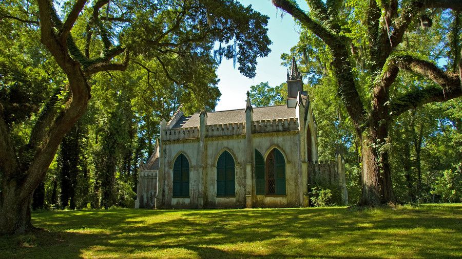 Св. Mary’s Chapel at Laurel Hill Plantation in Natchez, Mississippi