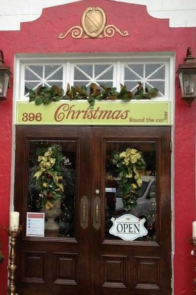 クリスマス Shops Open All Year Long Christmas Round the Corner
