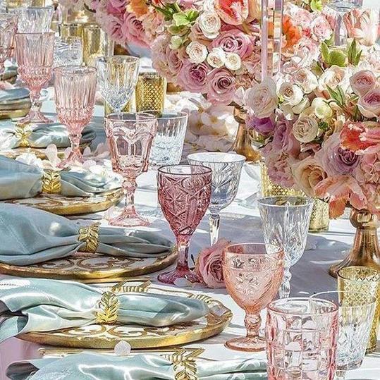 Barvitý Glassware Wedding Tablescape