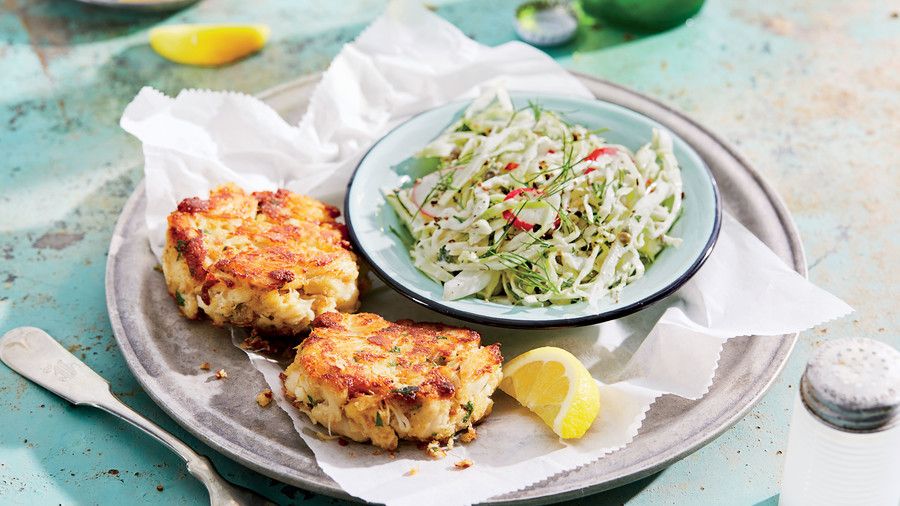 Krabbe Cakes with Creamy Fennel-and-Radish Slaw
