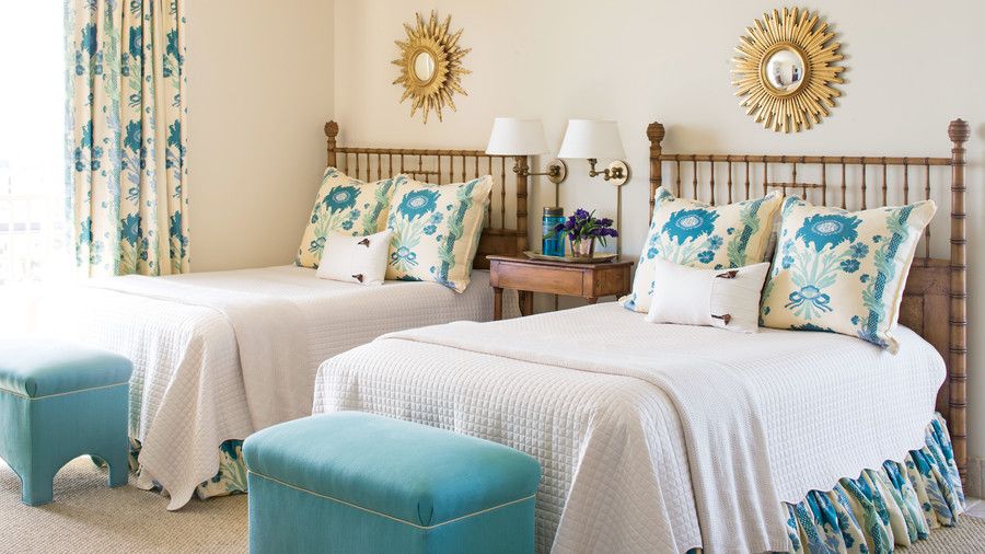 Krém and Turquoise Twin Bedroom