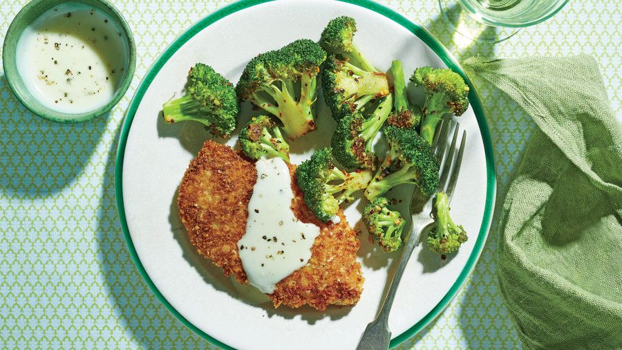 مقرمش Oven-Fried Chicken Cutlets with Roasted Broccoli