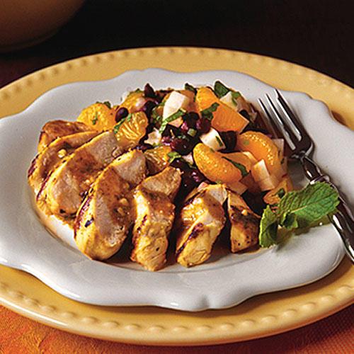 الكوبية Mojo Chicken With Mandarin-Black Bean Salad