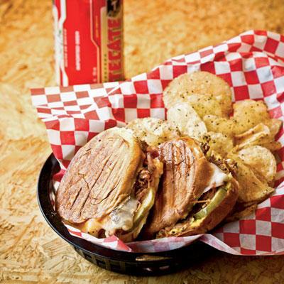 فلوريدا: Tie between Cuban Sandwich and a Fried Grouper Sandwich