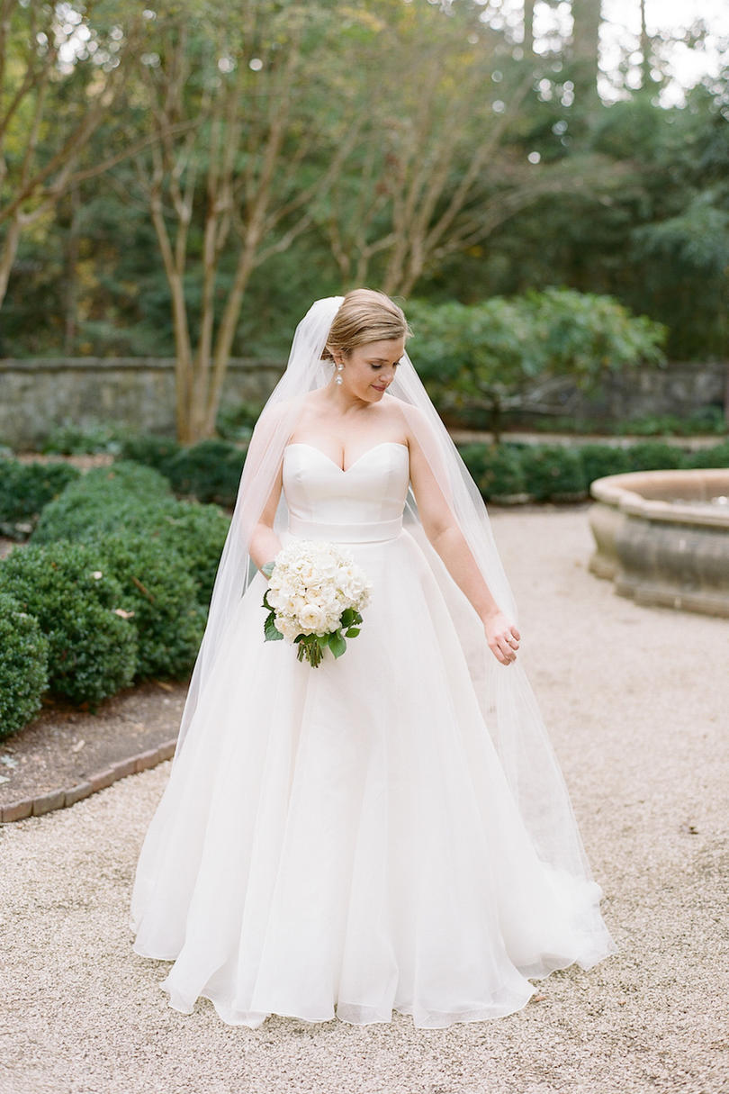 Novia in Simple A-line Wedding Dress