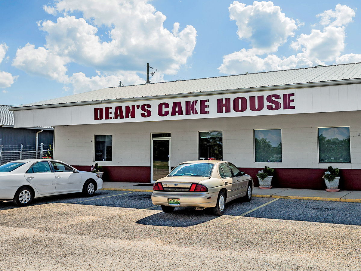 декан's Cake House Exterior