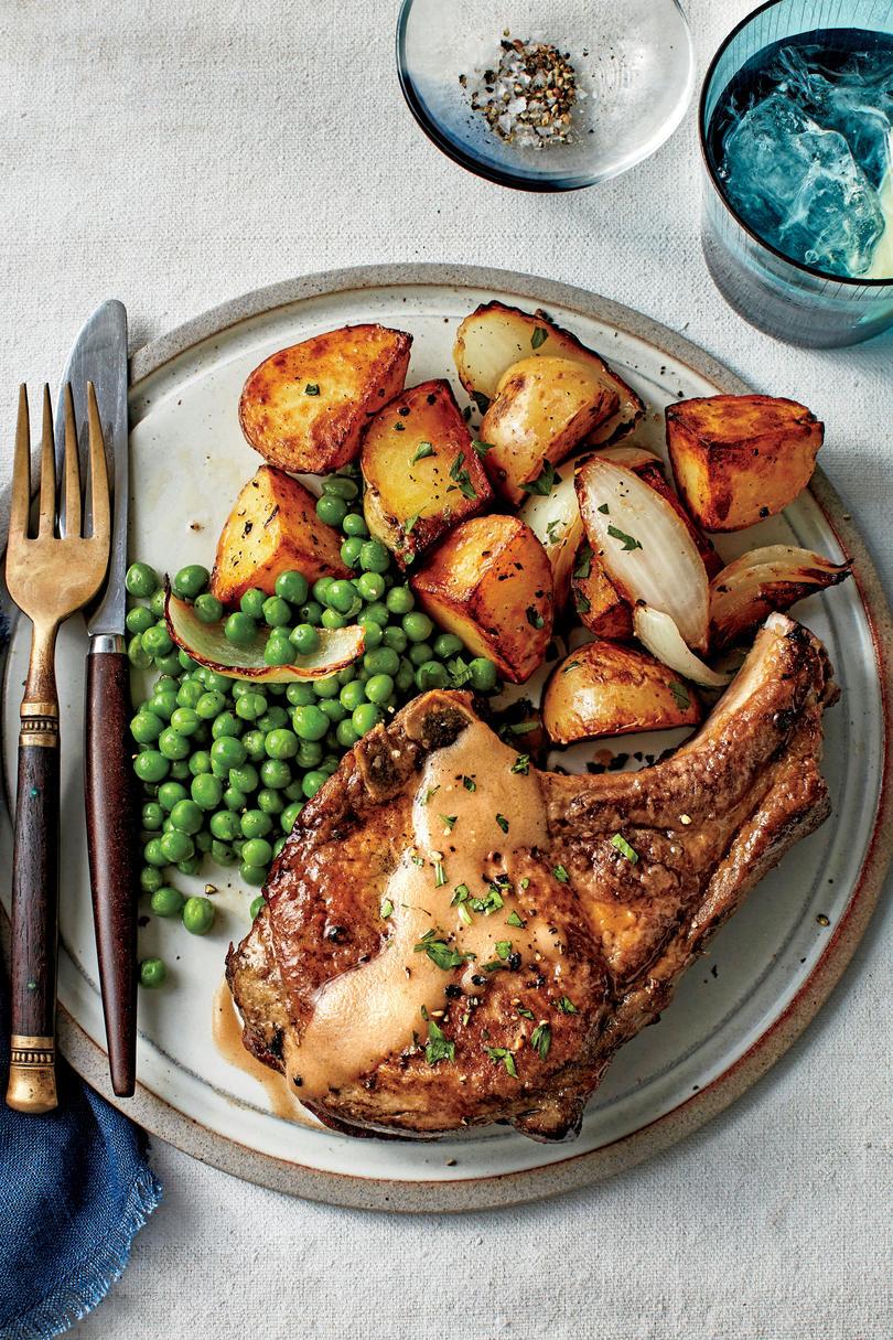 Sencillo Suppers Challenge: Fried Pork Chops with Peas and Potatoes