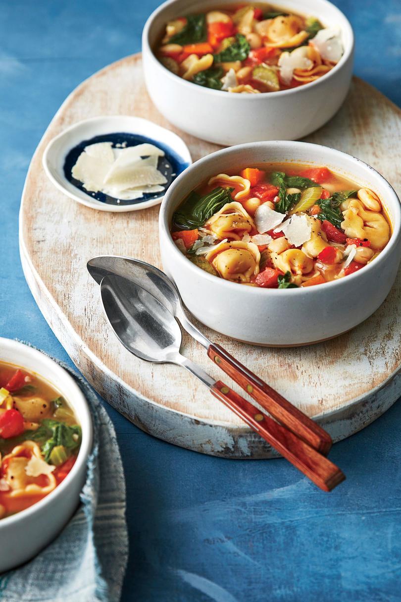 بسيط Suppers Challenge: Tortellini, White Bean, and Turnip Greens Soup