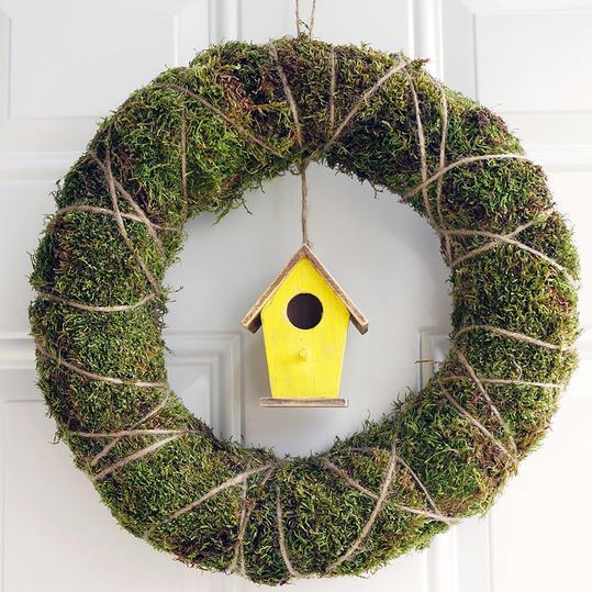 Mos Wreath with Yellow Birdhouse