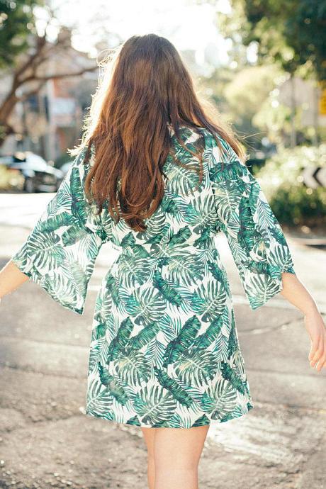 كف Leaf Tropical Print Robe 
