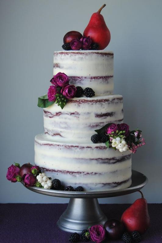 Næsten Naked Cake with Berries 