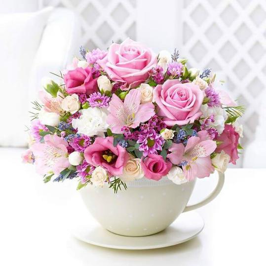الأزهار Teacup Bouquet