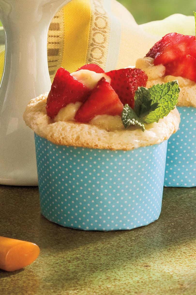 كاب كيك Recipes: Vanilla-Stuffed Strawberry Cupcakes