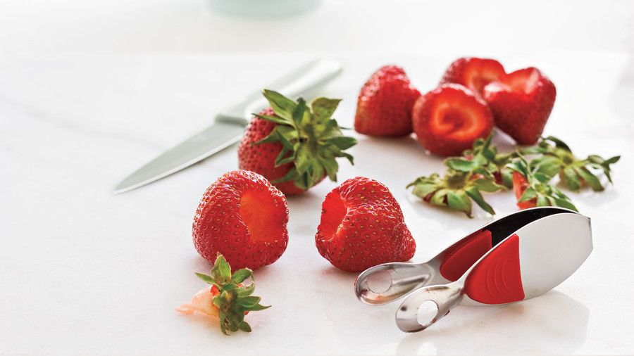 Cómo to hull a strawberry