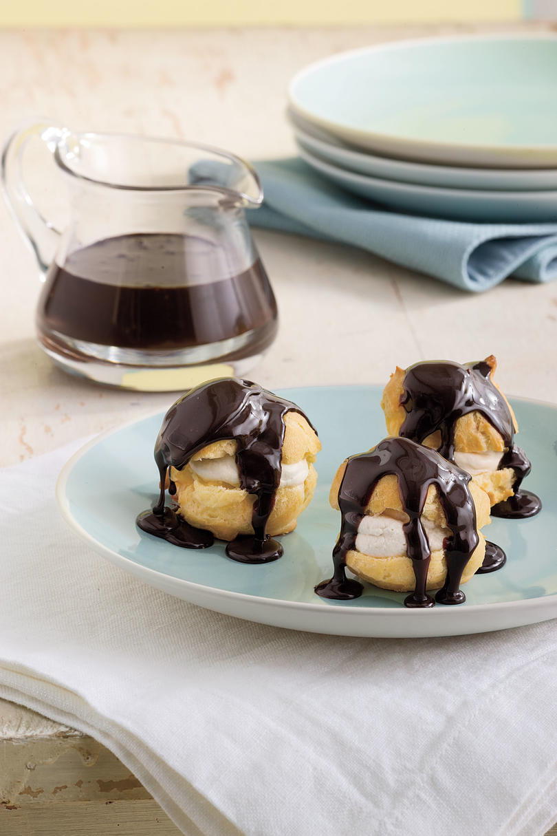 Postre Recipes: Profiteroles with Coffee Whipped Cream