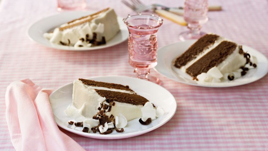 شوكولاتة Layer Cake with Vanilla Buttercream Frosting