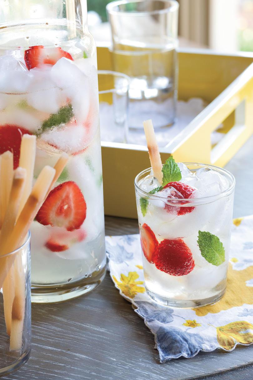 Rána pěstí and Cocktail Summer Drink Recipes: Cava Sangria