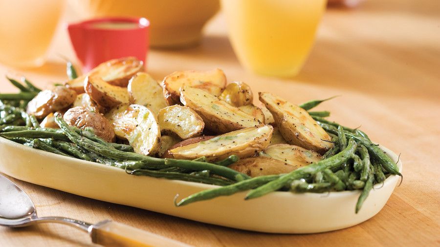 печено Fingerlings and Green Beans With Creamy Tarragon Dressing