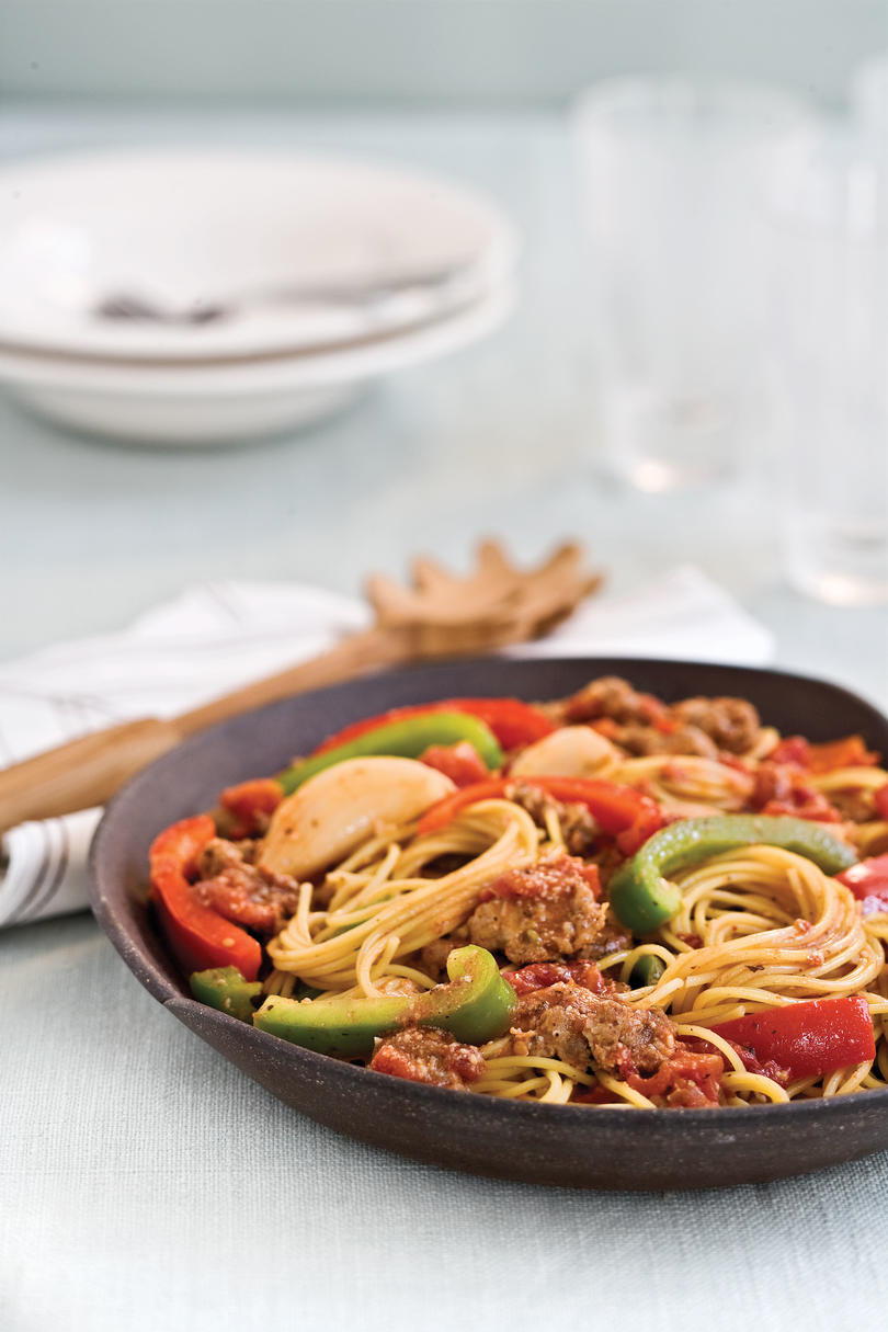 سهل Pasta Recipes: Spaghetti With Sausage and Peppers