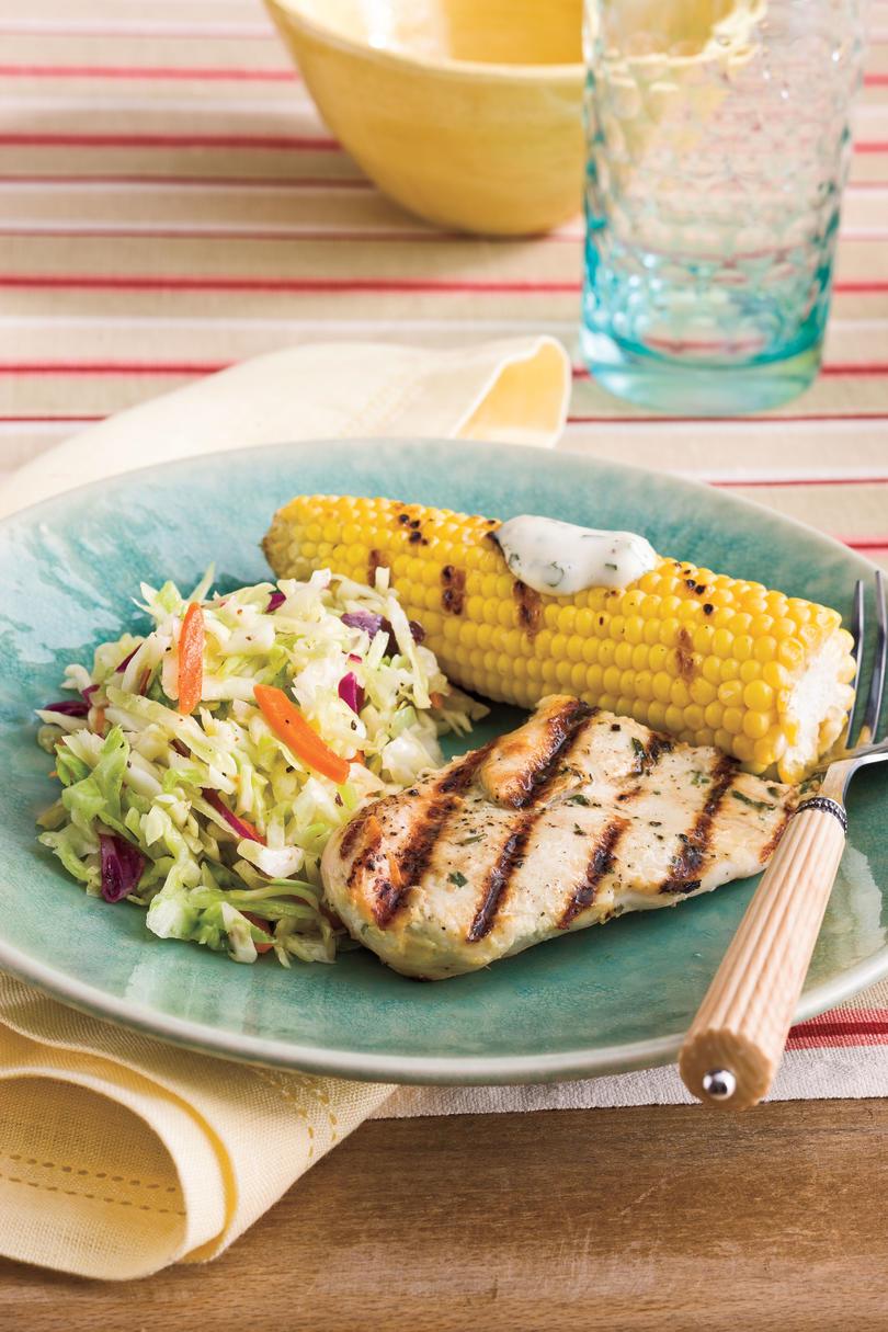 Grilovaný Chicken With Corn and Slaw