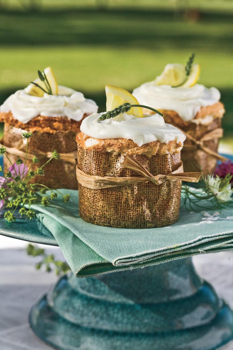 ليمون Curd-Filled Angel Food Cake recipe
