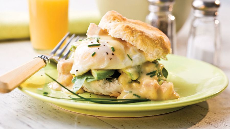 Picante Ham-and-Eggs Benedict With Chive Biscuits