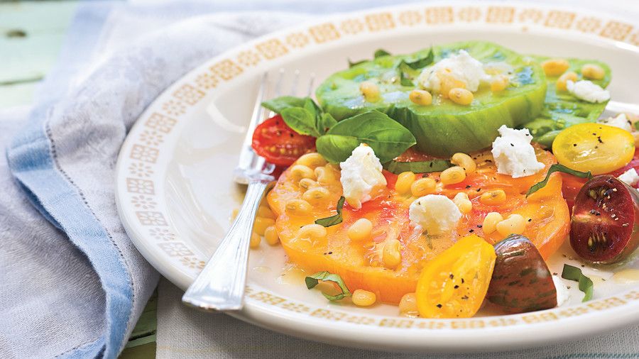 أملاك موروثة Tomato Salad With Fresh Lady Peas