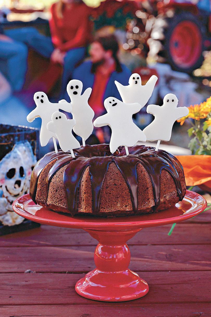 Calabaza Cake With Little Ghosts