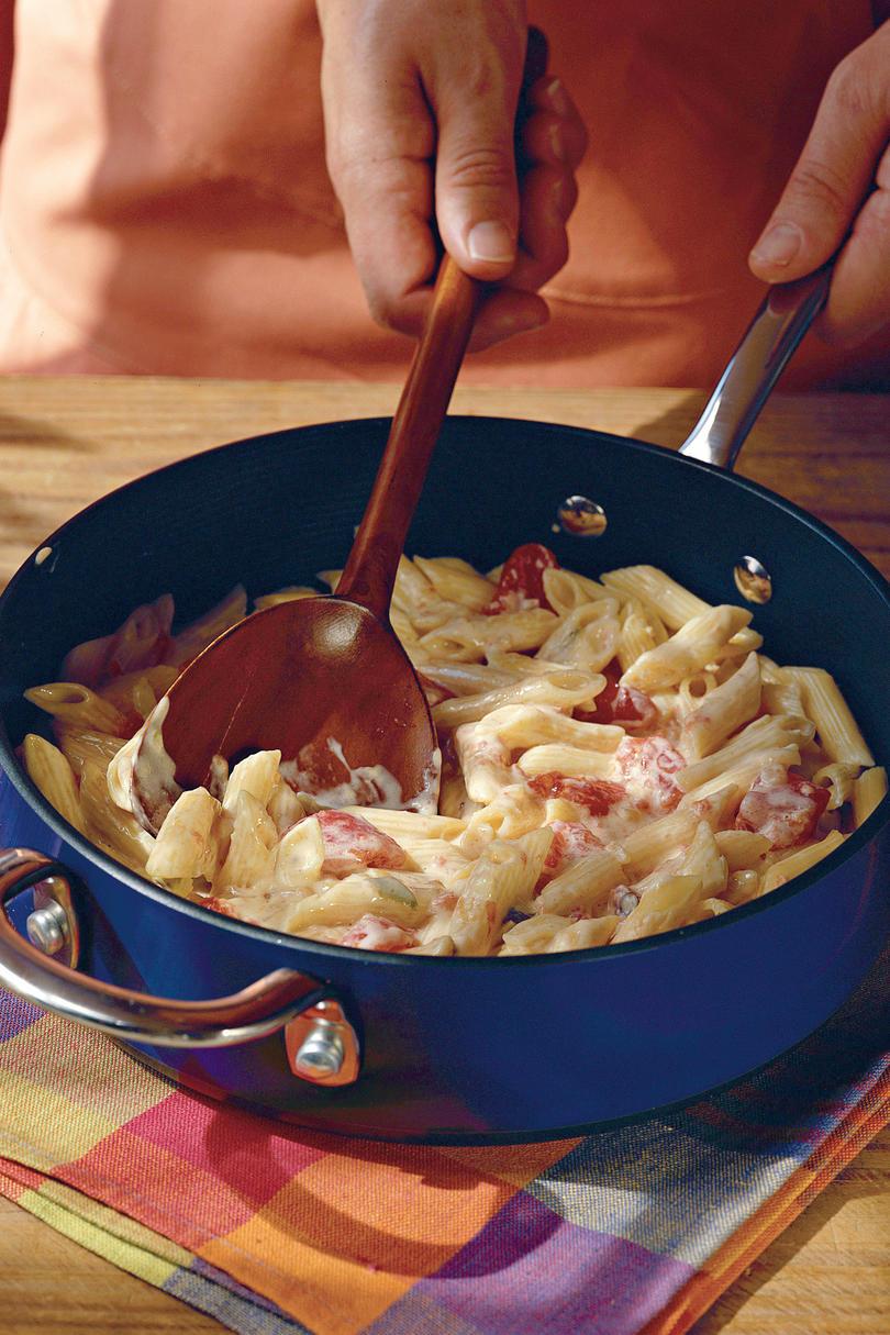 سهل Pasta Recipes: Spicy Tomato Macaroni and Cheese