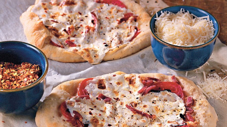 Pizza Recipes: Fresh Mozzarella and Basil Pizza