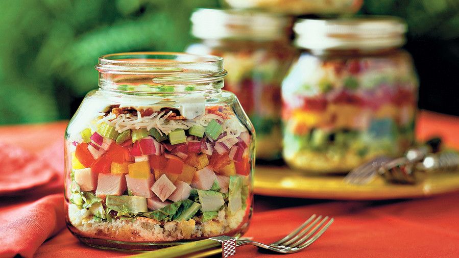 سهل Turkey Recipes: Layered Cornbread-and-Turkey Salad